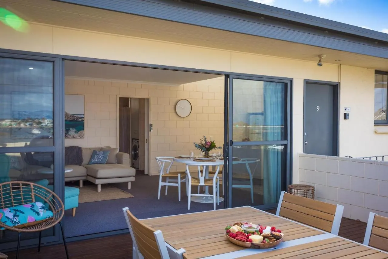 Penguin Mews Merimbula 0*,